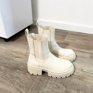 Forever 21 Off-White Ankle Boots size 6